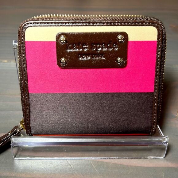kate spade Handbags - KATE SPADE Bifold Wallet in EUC!